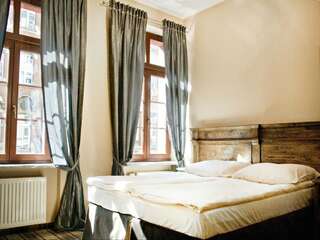 Апарт-отели Five Stars Bed&Breakfast Вроцлав Двухместный номер с 1 кроватью или 2 отдельными кроватями-8