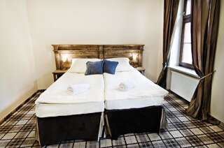Апарт-отели Five Stars Bed&Breakfast Вроцлав Двухместный номер с 1 кроватью или 2 отдельными кроватями-11
